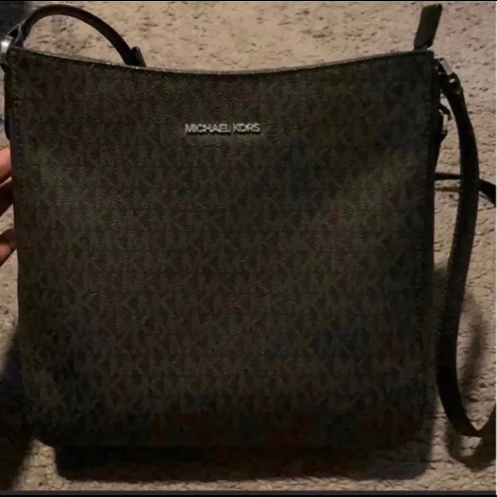 Michael Kors Signature Crossbody Bag & wallet